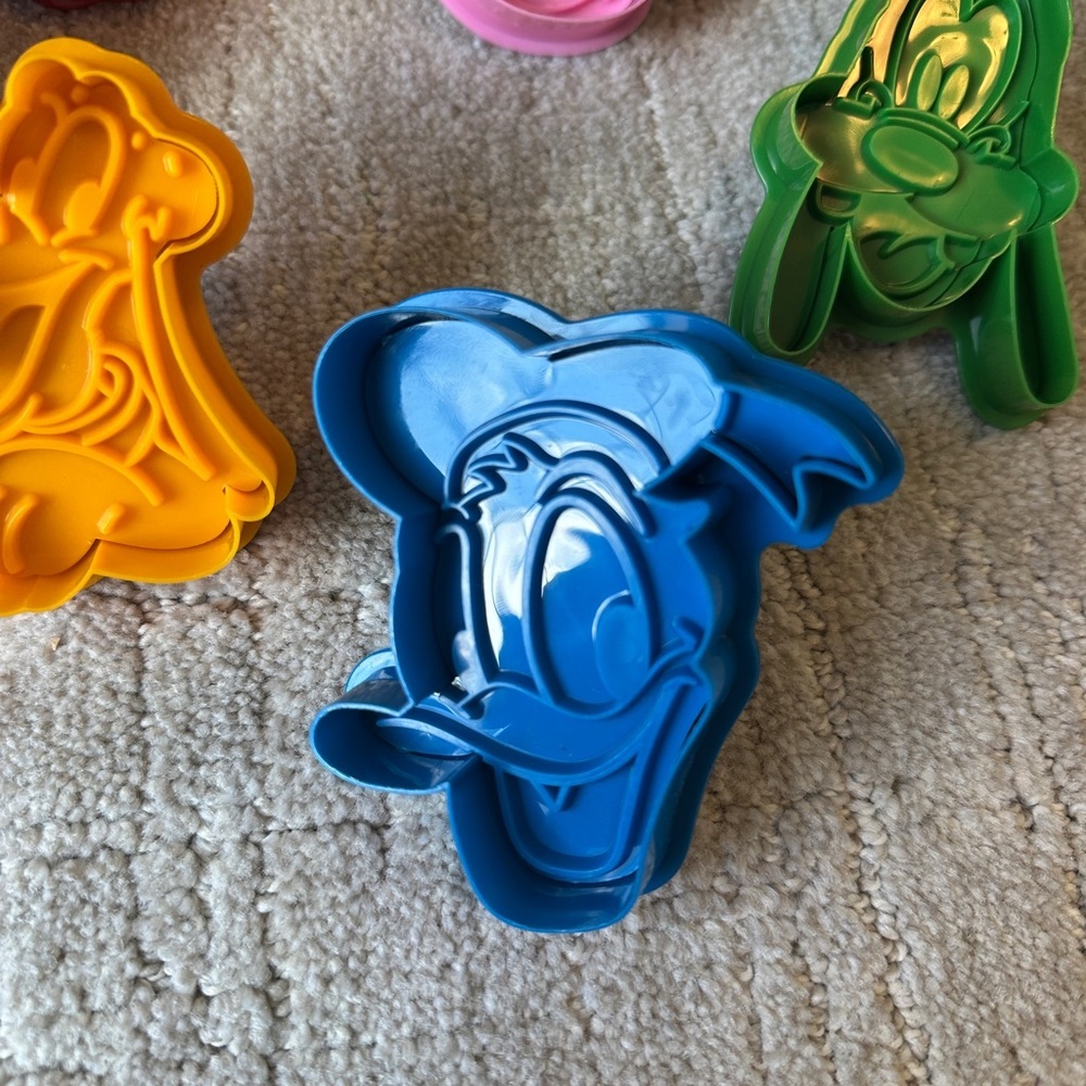 6 piece Disney Mickey Mouse Cookie Cutter Set - Picture 5 of 11